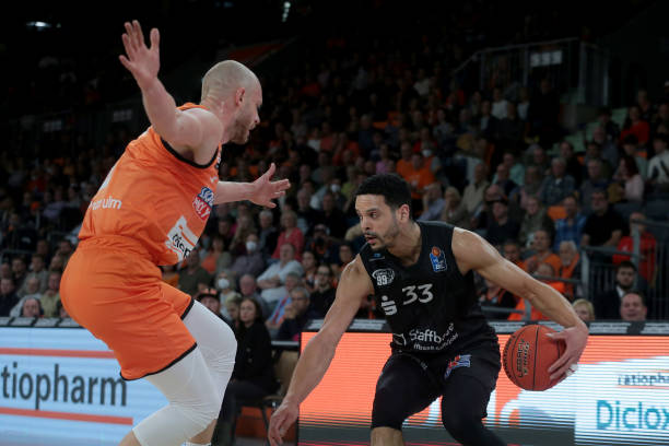 尽管他们在 尽管他们在